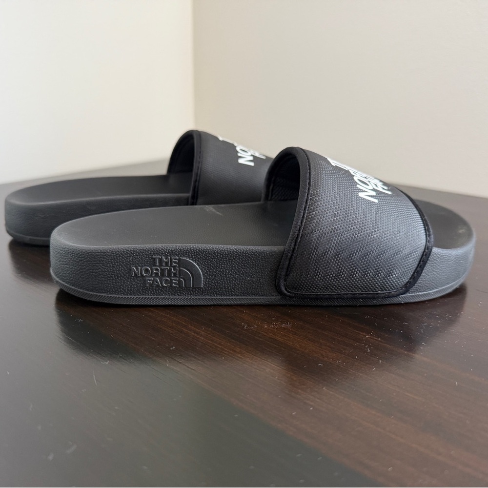 The North Face slides - Size 6 - Picture 2 of 5